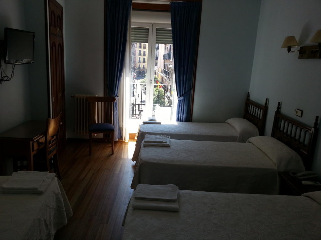 Hostal Guerra Madrid Extérieur photo